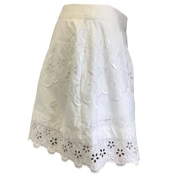 SIMONE ROCHA WHITE COTTON EYELET SHORTS - Picture 2 of 6
